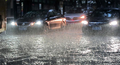 北京暴雨一小汽车被困桥下，车内2人遇难，车辆涉水该如何自救？