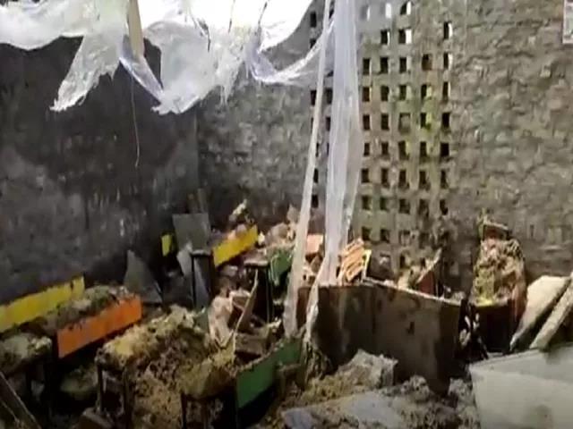 印度一学校屋顶坍塌 5名学生情况危重