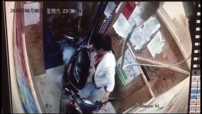 电动自行车电梯内起火